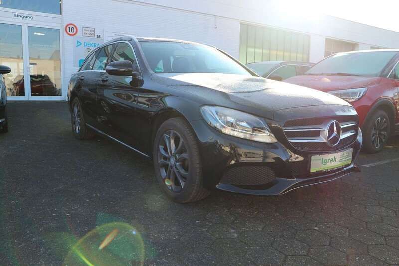 Obsidianschwarz metalliclack Gebraucht 2015 Mercedes C180 Avantgarde Kombi | 13.990 € (Fairer Preis) - Bild 1/4