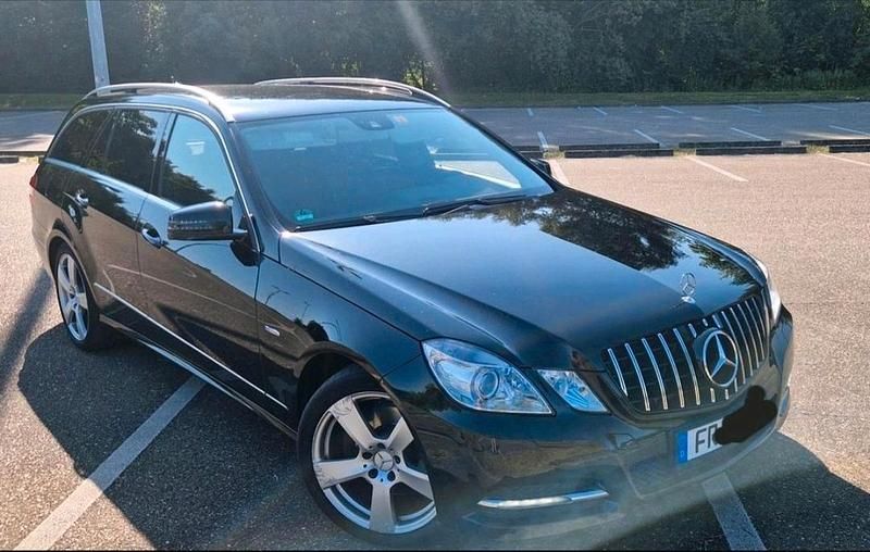 Schwarz Gebraucht 2012 Mercedes E250 Avantgarde Limousine | 7.999 € (Fairer Preis) - Bild 1/4