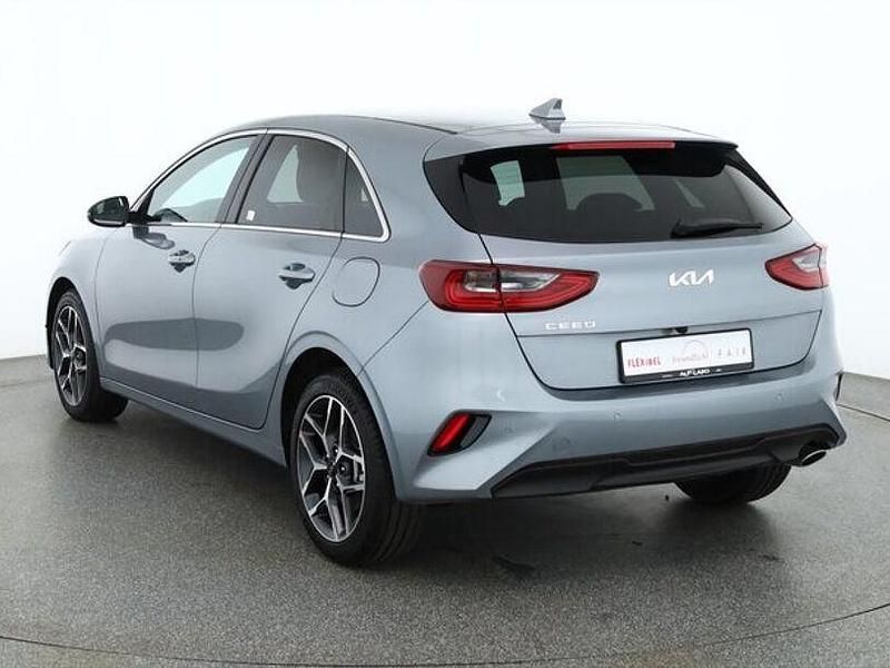 Nouă Kia Ceed 140 CP (102 kW) 2025 Negru Hatchback