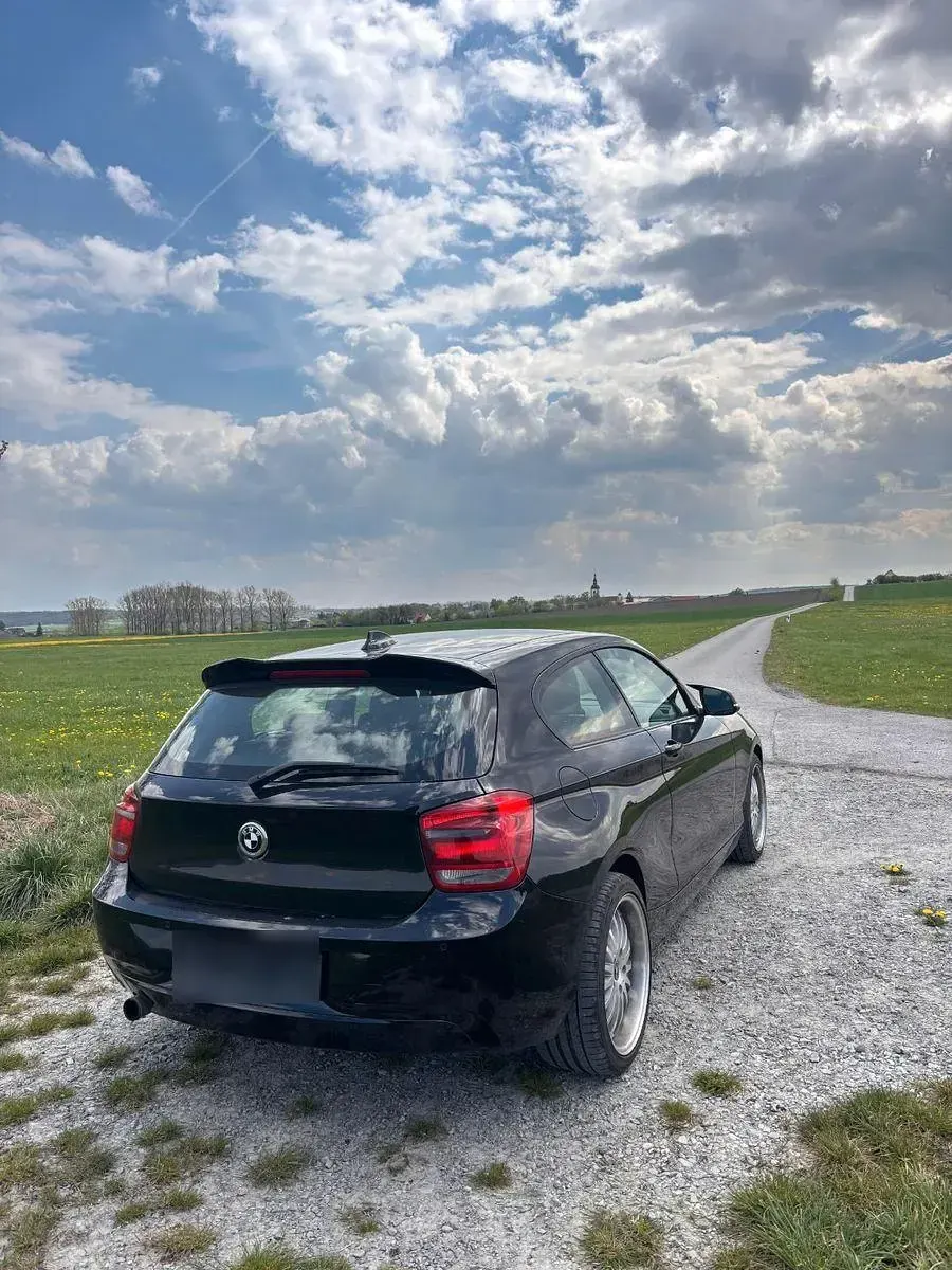 Gebraucht BMW 116 136 PS (100 kW) 2012 Schwarz Kleinwagen