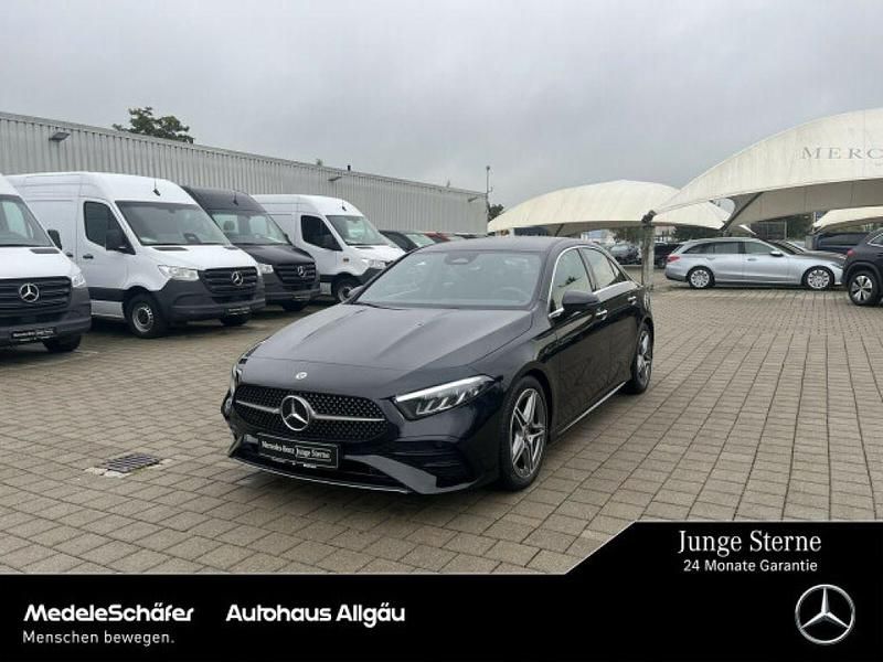 Lack kosmosschwarz (metallic) Gebraucht 2024 Mercedes A220 AMG Limousine | 35.349 € (Fairer Preis) - Bild 1/4