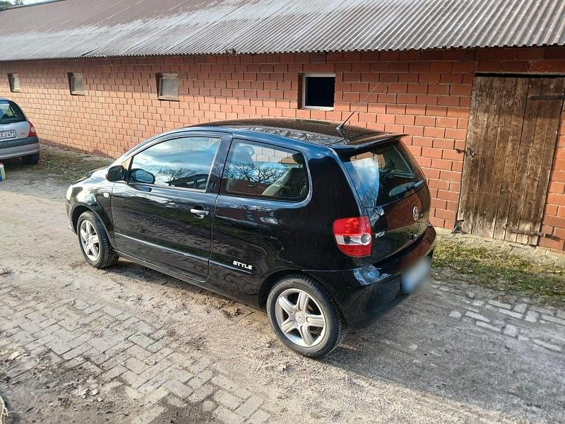 Gebraucht VW Fox Style 54 PS (39 kW) 2010 Schwarz Kleinwagen