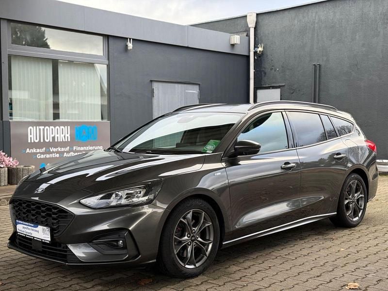 Grau Gebraucht 2021 Ford Focus ST-Line Kombi | 13.980 € (Teuer) - Bild 1/4