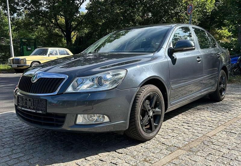Anthracitegrau metallic Gebraucht 2011 Skoda Octavia Family Limousine | 7.200 € (Guter Preis) - Bild 1/4