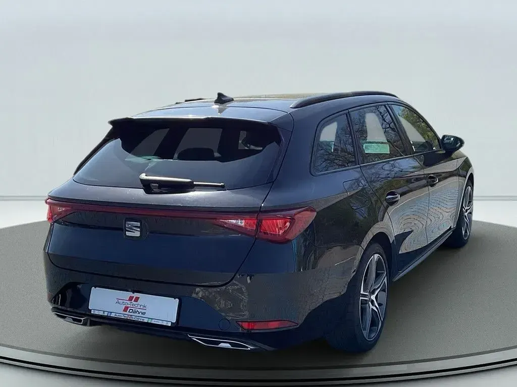 Second-hand Seat Leon FR 190 CP (139 kW) 2023 Negru Berlinǎ