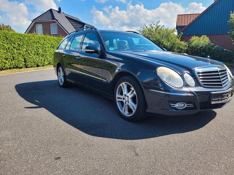Schwarz Gebraucht 2007 Mercedes E320 Avantgarde Kombi | 4.749 € (Fairer Preis) - Bild 1/4