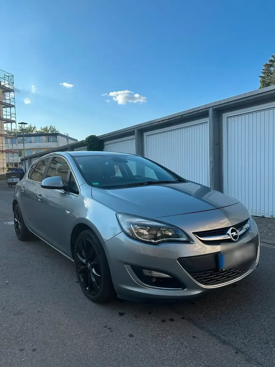 Gebraucht Opel Astra 130 PS (95 kW) 2013 Silber Kleinwagen