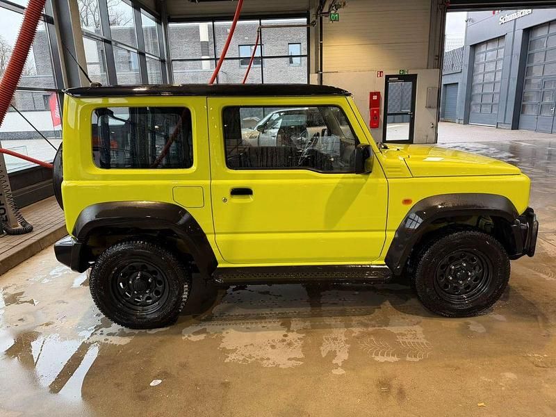 Gebraucht Suzuki Jimny 102 PS (75 kW) 2022 Gelb SUV