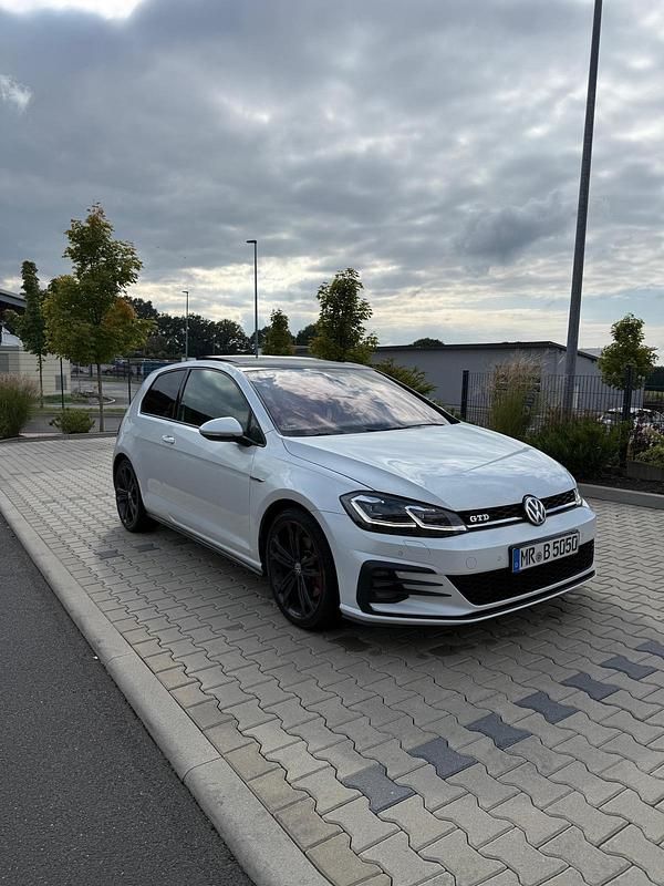 Weiß Gebraucht 2018 VW Golf GTD Coupé | 20.900 € - Bild 1/4