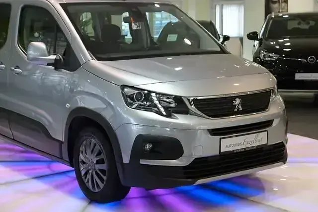 Gebraucht Peugeot Rifter Allure 110 PS (80 kW) 2021 Silber Van / Kleinbus