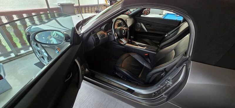 Grau Gebraucht 2003 BMW Z4 M Sport Cabrio | 10.000 € - Bild 1/4