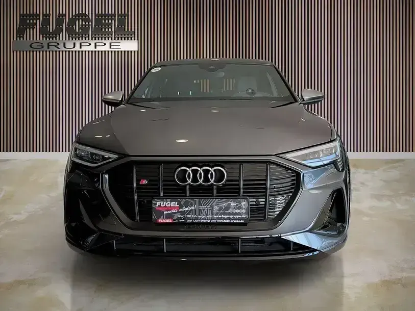 Gebraucht Audi e-tron Ambiente 369 kW (503 PS) 2021 Grau SUV