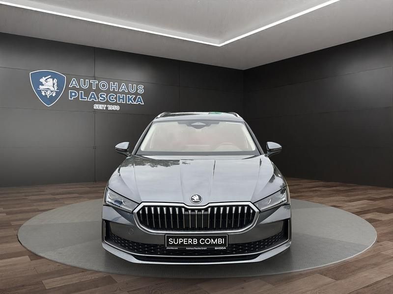 Neu Skoda Superb Selection 193 PS (141 kW) 2025 Graphitegrau metallic Limousine