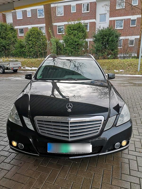 Schwarz Gebraucht 2010 Mercedes E220 Kombi | 7.500 € (Fairer Preis) - Bild 1/4