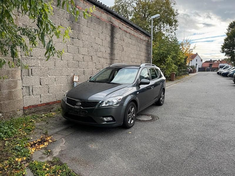 Grau Gebraucht 2010 Kia Ceed Kombi | 4.490 € (Guter Preis) - Bild 1/4