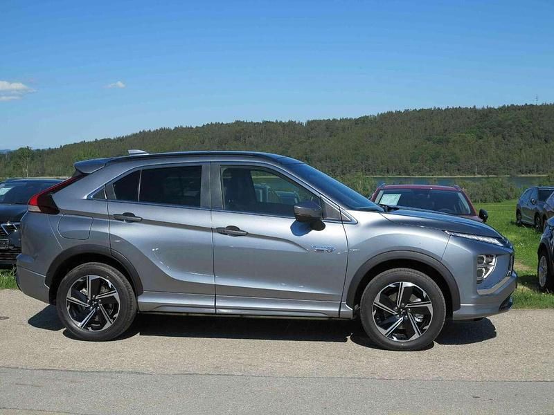 Platinum grau metallic Gebraucht 2024 Mitsubishi Eclipse Cross Top SUV | 36.800 € - Bild 1/4