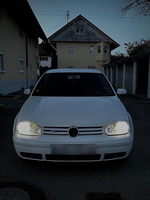 Gebraucht VW Golf IV 170 PS (125 kW) 2002 Weiß Kleinwagen