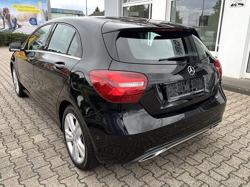 Gebraucht Mercedes A160 Urban 102 PS (75 kW) 2016 Schwarz Limousine