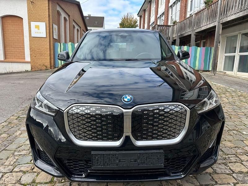 Schwarz Gebraucht 2024 BMW iX1 SUV | 39.500 € (Superpreis) - Bild 1/4
