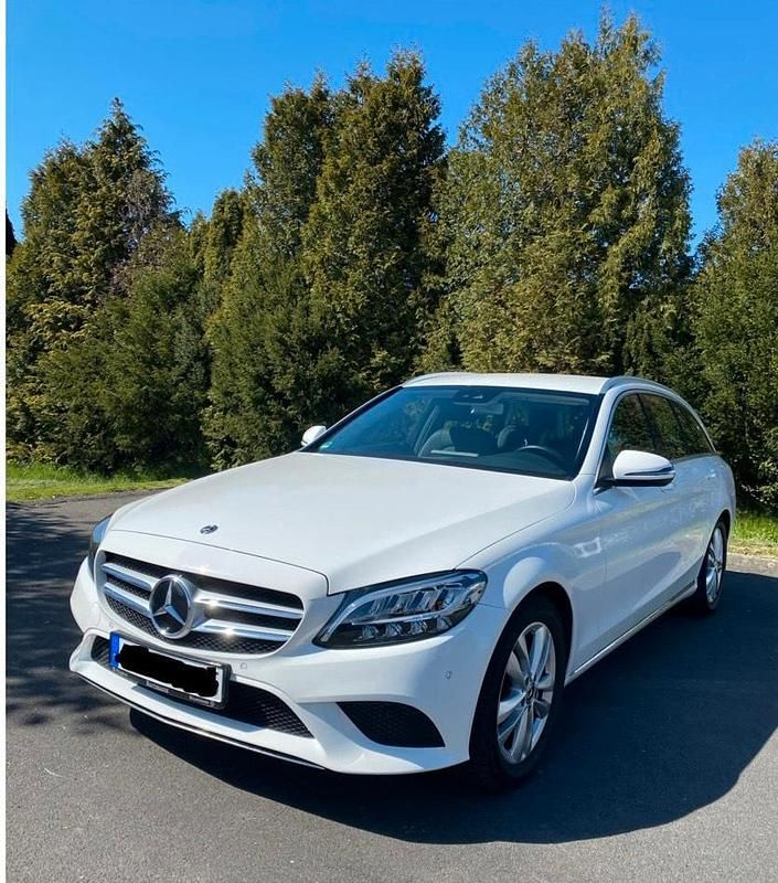 Weiß Gebraucht 2019 Mercedes C180 Kombi | 20.500 € - Bild 1/4