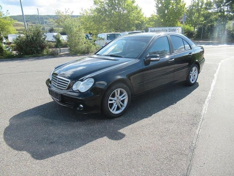 Obsidianschwarz metalliclack Gebraucht 2006 Mercedes C180 Limousine | 2.500 € (Superpreis) - Bild 1/4