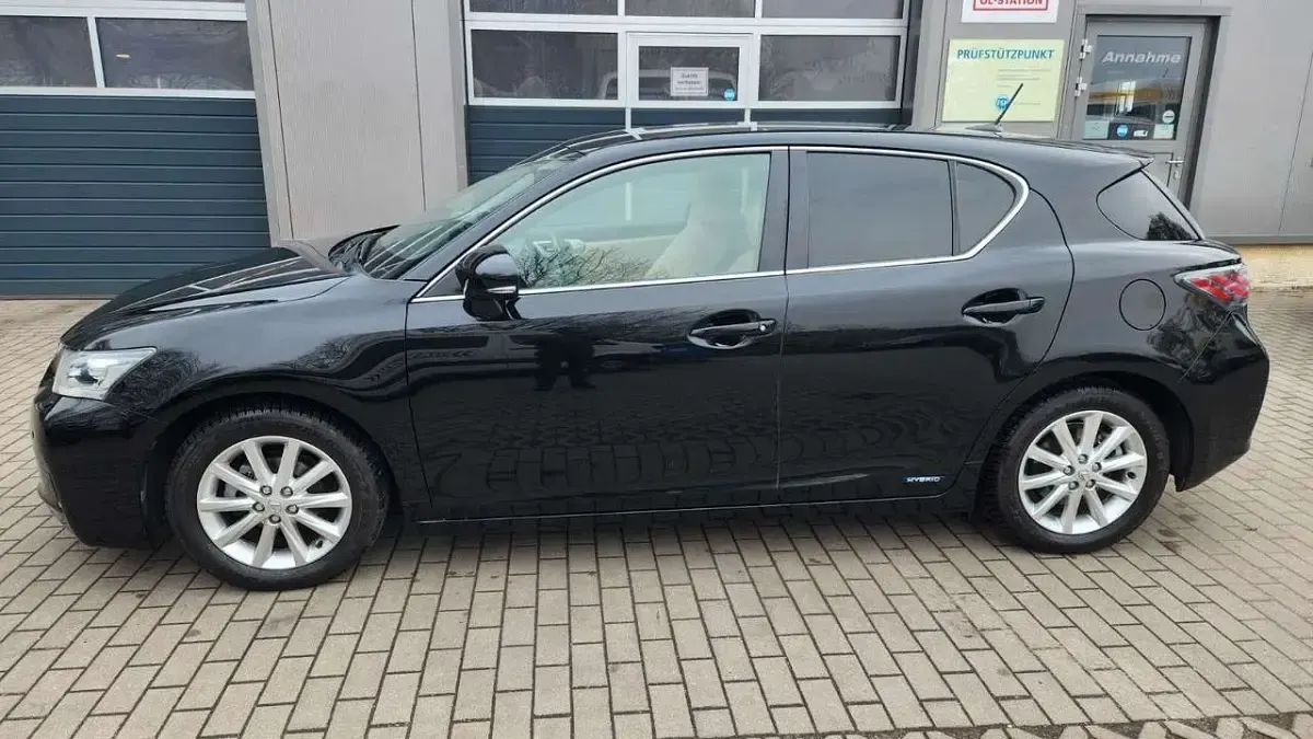Second-hand Lexus CT200h 99 CP (72 kW) 2013 Negru Berlinǎ