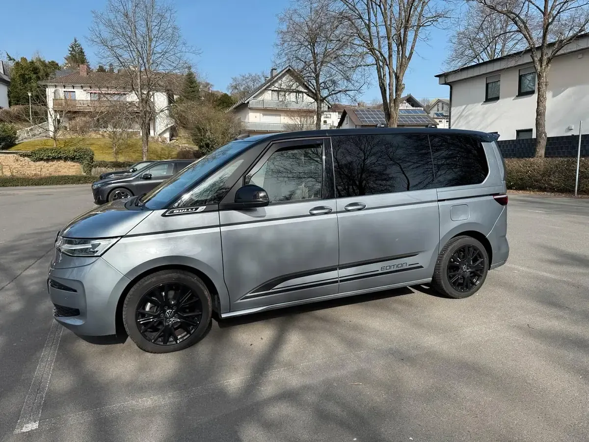 Gebraucht VW Multivan Edition 150 PS (110 kW) 2022 Silber Van / Kleinbus