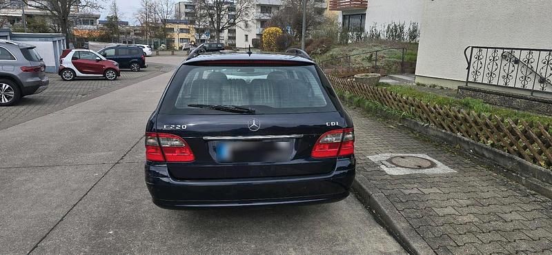 Gebraucht Mercedes E220 170 PS (125 kW) 2007 Blau Kombi