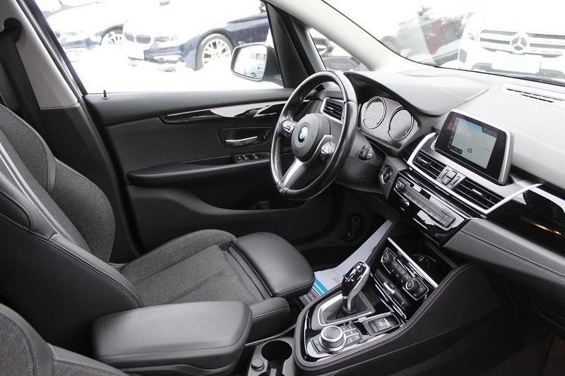 Gebraucht BMW 218 Gran Tourer Sport Line 150 PS (110 kW) 2021 Schwarz Van / Kleinbus