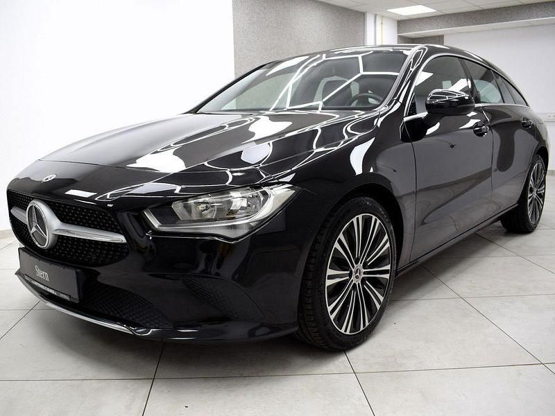 Gebraucht Mercedes CLA200 Shooting Brake 150 PS (110 kW) 2020 Schwarz Kombi