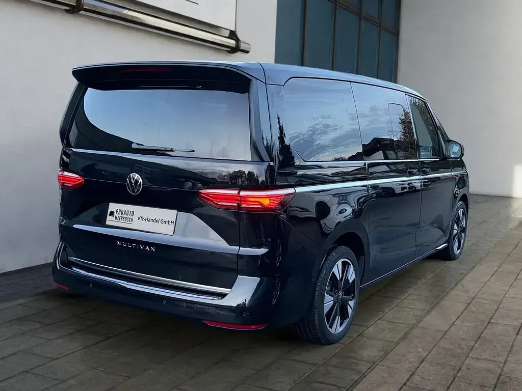 Gebraucht VW Multivan Style 150 PS (110 kW) 2024 Deep black perleffekt Van / Kleinbus