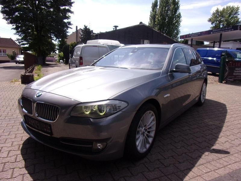 Grau Gebraucht 2013 BMW 530 Comfort Edition Kombi | 9.950 € (Superpreis) - Bild 1/4