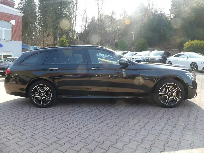 Gebraucht Mercedes E300 AMG line 194 PS (142 kW) 2022 Schwarz Limousine