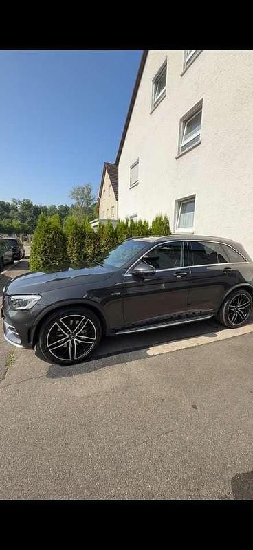 Grau Gebraucht 2020 Mercedes GLC43 AMG AMG SUV | 44.900 € (Fairer Preis) - Bild 1/4