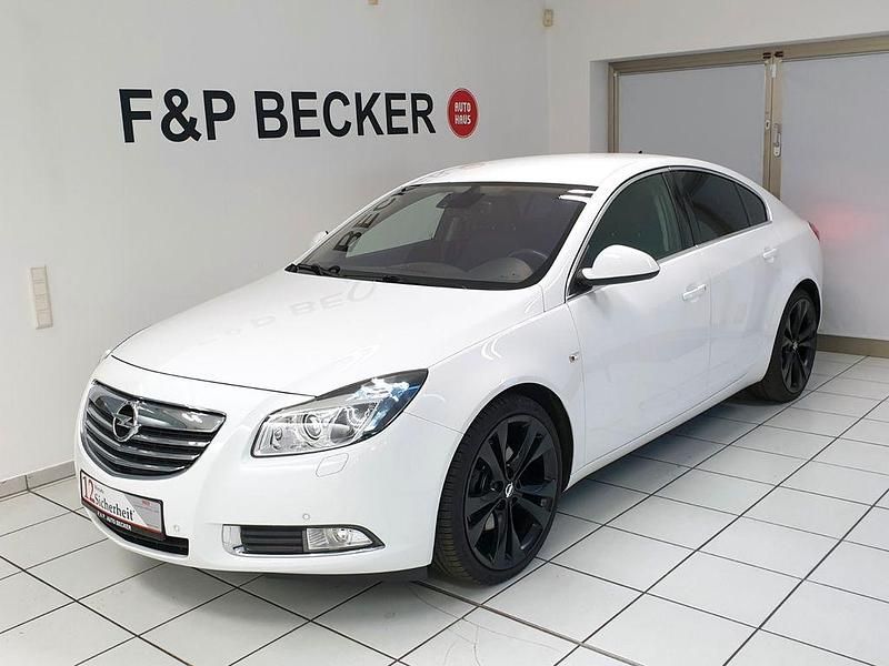 Weiß Gebraucht 2010 Opel Insignia Sport Limousine | 10.890 € - Bild 1/4