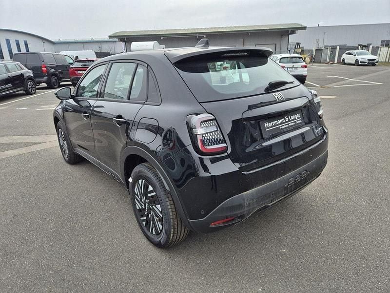 Neu Fiat 600 101 PS (74 kW) 2025 Schwarz SUV