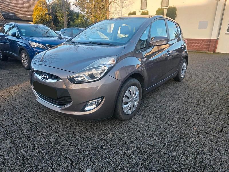 Gebraucht Hyundai ix20 90 PS (66 kW) 2014 Braun Kleinwagen