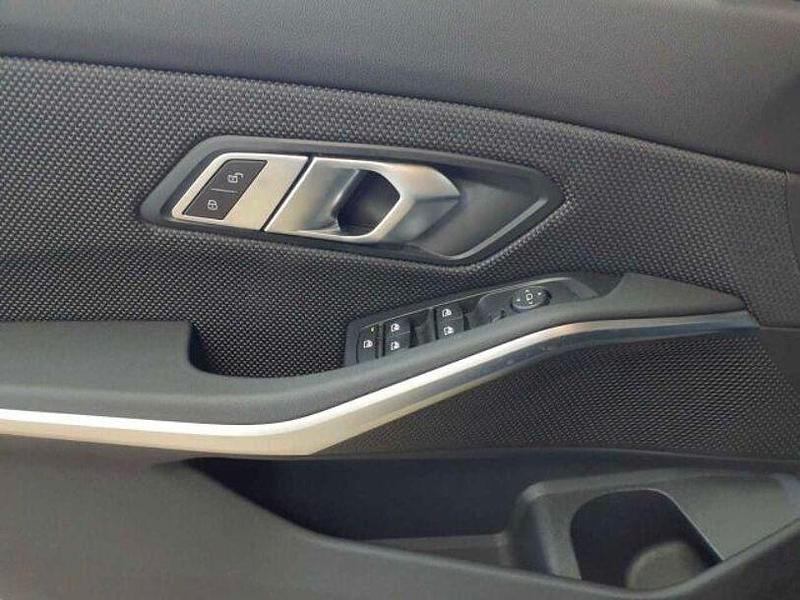 Gebraucht BMW 320 Advantage 190 PS (139 kW) 2021 Schwarz Limousine