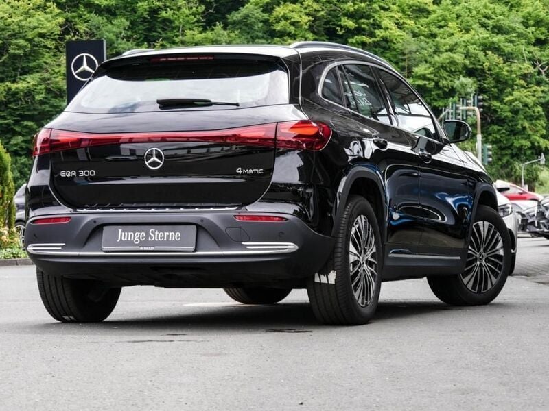 Gebraucht Mercedes EQA300 Progressive 167 kW (228 PS) 2024 Schwarz metalliclack kosmosschwarz SUV