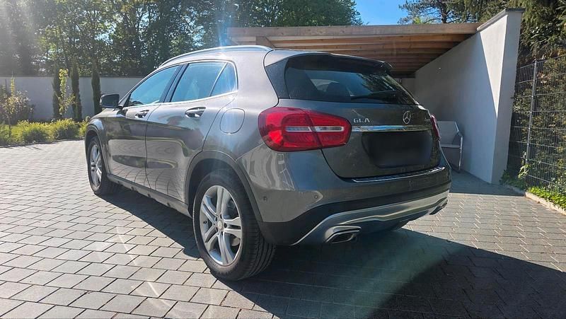 Usata Mercedes GLA200 135 CV (99 kW) 2015 Grigio SUV