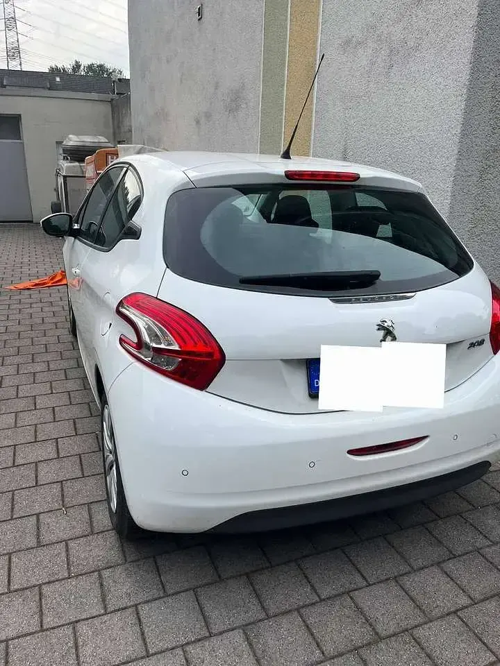 Gebraucht Peugeot 208 Active 68 PS (50 kW) 2014 Weiß Kleinwagen