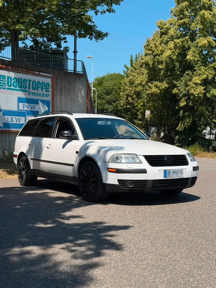 Gebraucht VW Passat 131 PS (96 kW) 2003 Weiß Kombi