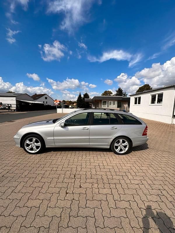 Silber Gebraucht 2005 Mercedes C200 Kombi | 2.100 € (Fairer Preis) - Bild 1/4