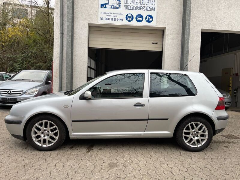 Silber Gebraucht 2000 VW Golf IV Basis Limousine | 3.000 € (Etwas zu teuer) - Bild 1/4