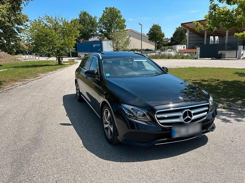 Schwarz Gebraucht 2017 Mercedes E350 Avantgarde Kombi | 19.990 € (Superpreis) - Bild 1/4