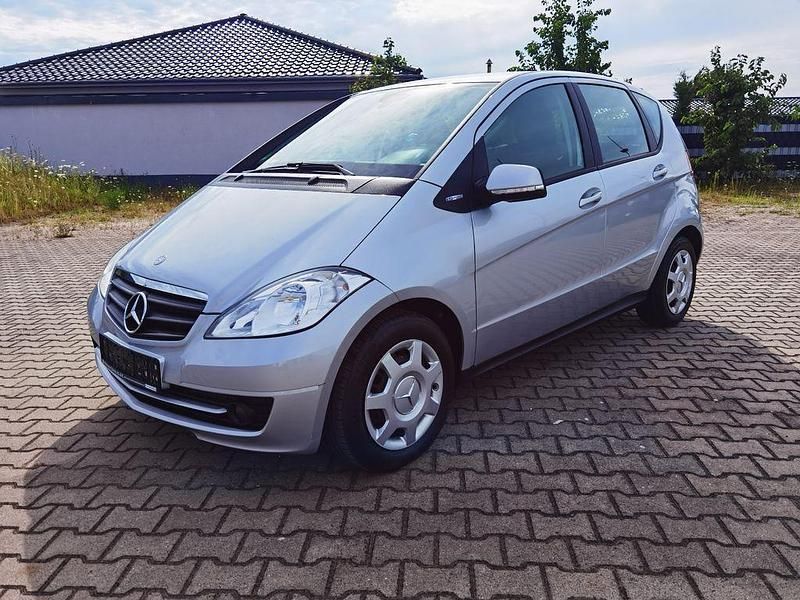 Silber Gebraucht 2011 Mercedes A160 Limousine | 5.395 € (Fairer Preis) - Bild 1/4