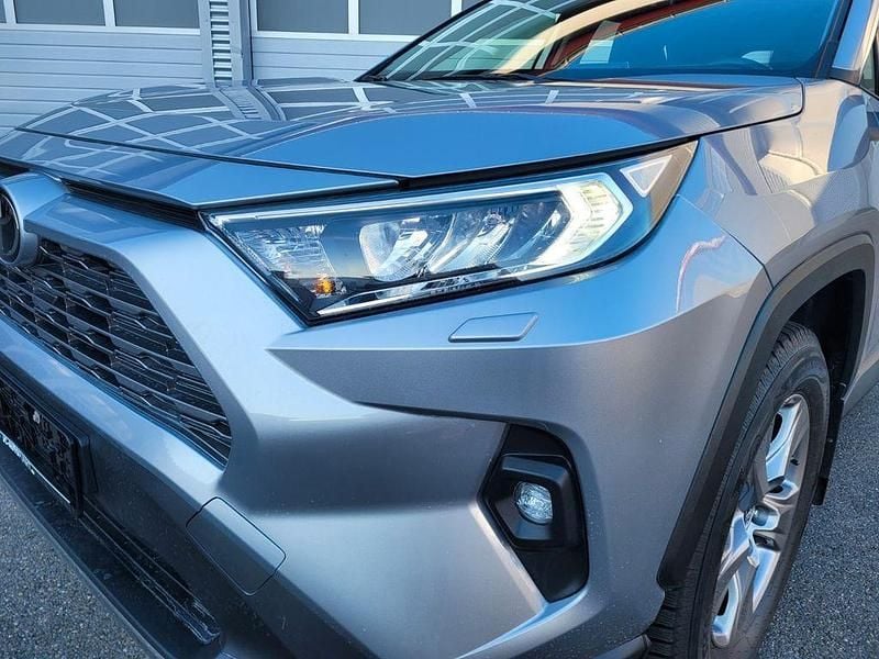 Gebraucht Toyota RAV4 175 PS (128 kW) 2023 Silber SUV