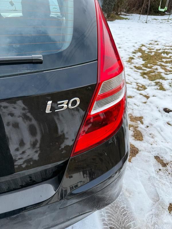 Gebraucht Hyundai i30 109 PS (80 kW) 2012 Schwarz Kombi