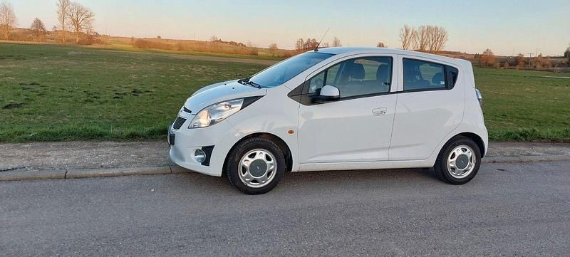 Gebraucht Chevrolet Spark 68 PS (50 kW) 2010 Weiß Kleinwagen