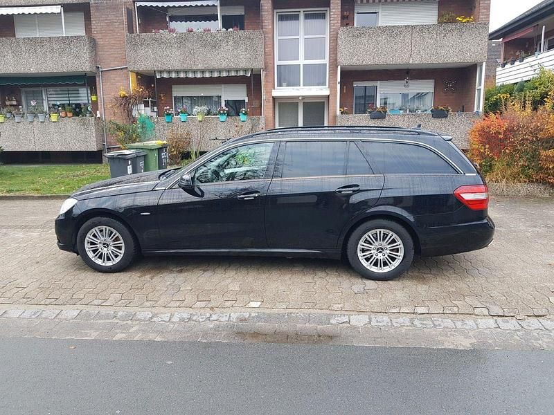 Gebraucht Mercedes E200 136 PS (100 kW) 2011 Schwarz Kombi